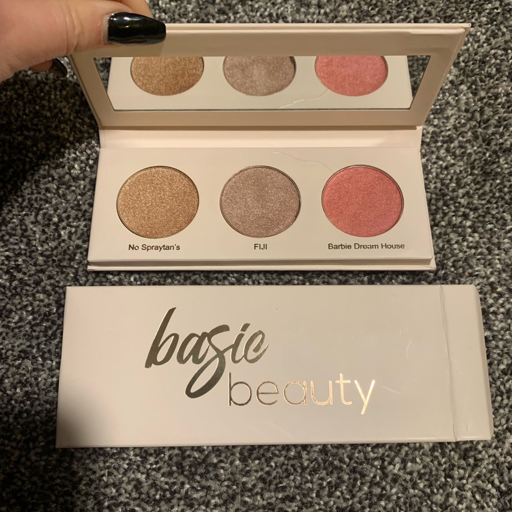 glowy af wet glow trio cheek palette